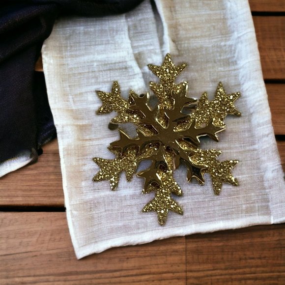 Jewelry - Vintage Winter Snowflake Brooch Gold Tone Glitter Sparkle Christmas Pin
